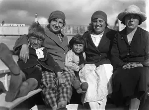 Black And White Vintage Image Drucke: (insert)