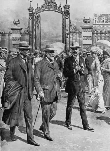 Drucke von König Eduard VII im Gespräch mit dem Herzog von Soveral während seiner letzten Besuche bei Biarritz im Jahr 1910 – er würde nur Wochen später sterben. 1910 Fortunino Matania Drucke: König Eduard VII - letzte Besuch in Biarritz