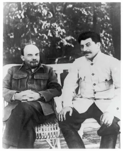 Neue Bilder August 2021 Drucke: Lenin und Stalins sitzen auf einem Bank