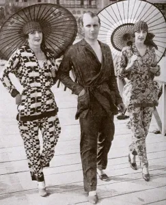 Pyjamasuits am Venedig-Lido, 1926
