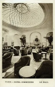 Der Eingangsbereich (Lobby) des Hotels Commodore in Paris