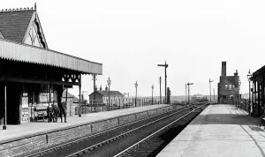 Victorian Era Train Station Drucke: Railway Station, Crowle