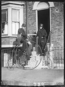Briefträger auf Pennyfahrrad
