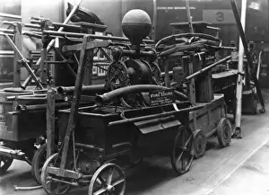 London Fire Service History Drucke: Old fire engine in a museum