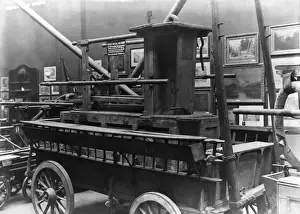 LFB Service History Drucke: Old manual fire engine in a museum