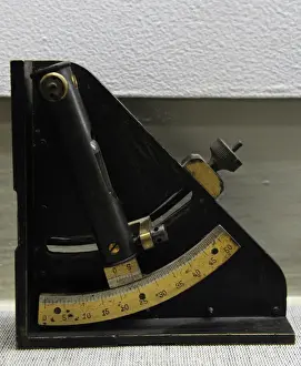 Antique Navigation Tools Drucke: Old navigational instruments. Sextant. 19th-20th centuries