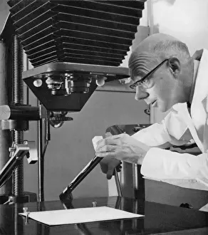 Printing Industry History Drucke: Operating a Vertical Projector