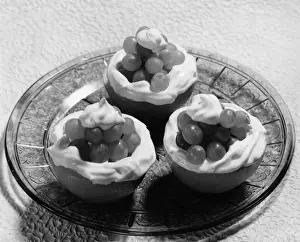 Historical Food And Drink Images Drucke: Orange and Grape Cups