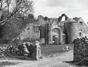 Drucke von Ein Blick auf die Ruinen des befestigten Herrenhauses, das als Oxwich Castle bekannt ist, im Gower-Halbinsel von Glamorganshire Schloss Drucke: Ochreichenburg
