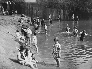 Hampstead Heath Drucke: Paddling at Hampstead