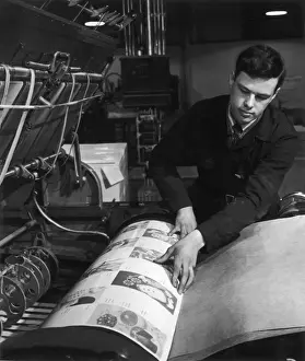 Heinz Zinram Photography Drucke: Paper is placed in the printing press