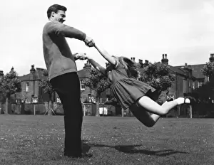 Family Moments From The Past Drucke: In the Park