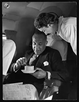 Retro Air Travel Drucke: Passenger Takes a Coffee