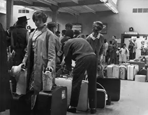 London Heathrow Airport Arrivals Drucke: Passing through Customs