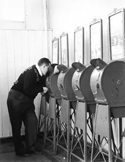 Vintage Brighton Photography Drucke: Peepshow at Brighton