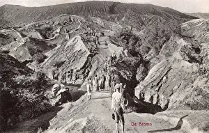 Dutch East Indies Photography Drucke: People on Mount Bromo, East Java, Indonesia