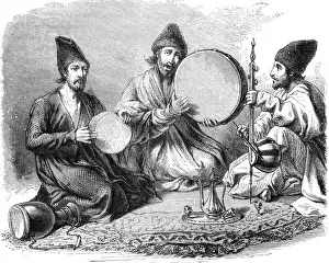 Drucke von Drei sitzende persische Musiker spielen eine Handschlagdrumschachtel und sehen aus wie ein Däff und eine Kamançe. Eine Tontabak oder Goblet-Drumbüchse liegt auf dem Boden liegen. Datum: 1870er Verwandte Bilder Drucke: persische Musiker