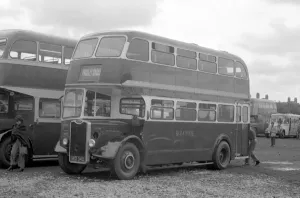 Zwei Stockwerke Bus vom Typ Guy Doppelstockbus, Kennzeichen HWO 342