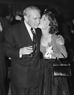 Dorchester Hotel History Drucke: Petula Clark and Max Factor