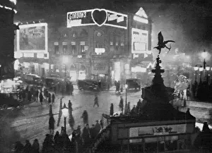 Piccadilly Circus At Night Drucke: Piccadilly Circus 1924