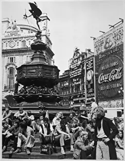 Iconic London Landmark Drucke: Piccadilly Hippies