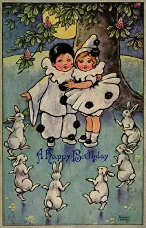 Drucke von Ein Phantasiebild von Pierrot und Pierrette sowie sechs tanzende Hasen unter einem vollgeglaubten Mond. Im Winterlandschaft, Künstlerin: Florenz Hardy Datum: um 1914 Florence Hardy Drucke: Pierrot und Pierrette