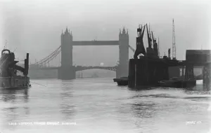 Classic Architecture Photos Drucke: Tower Bridge in the Evening