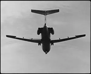 Vintage Air Travel Images Drucke: Plane over Gatwick