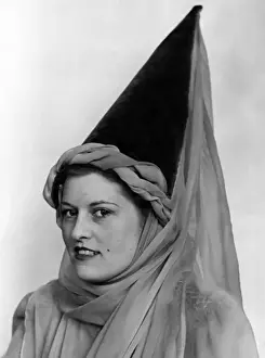 Medieval Costume Drucke: Pointy Medieval Hat