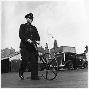 Metropolitan Police History Drucke: Policeman and Beat Wheel