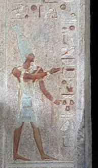 Farbenfroher Relief, der einen Pharaonen darstellt; Tempel von Hatschepsut