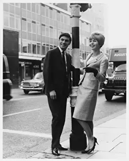 Historical Street Photography Drucke: Posing by Traffic Lights
