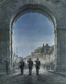 Drucke von Bläser am letzten Post um 21 Uhr vor dem britischen Denkmal für gefallene Soldaten in Ypres, der Menin-Gate. Datum: 1930 Historische Ereignisse Drucke: Das letzte Lied von C.E.Turner