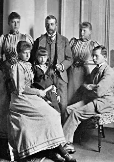 Drucke von König Georg von Wales (1865-1936), später König Georg V (Abgebild im Zentrum) mit seinen Cousinen, den Kindern des Herzogs von Edinburg und Sachsen-Coburg Rumänien Drucke: Fürst Georg von Wales und die Familie Edinburger