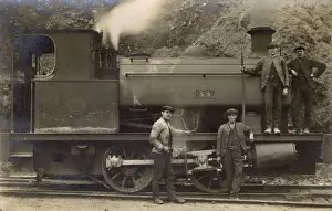 Steam Locomotive Pictures Drucke: Railway workers pose with steam engine