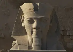 Temple Of Luxor Egypt Drucke: Ramesses II