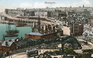 Ramsgate, Kent - Panoram über die Stadt (Zug im Vordergrund)