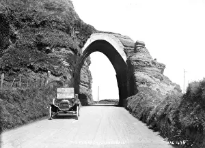Early 1900s Motor Cars Drucke: The Red Arch, Cushendall