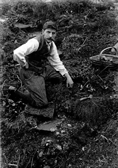 Reginald Malby im Garten arbeitet
