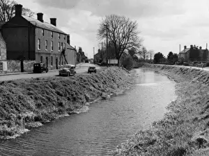 Vintage Village Life Drucke: RIVER NENE
