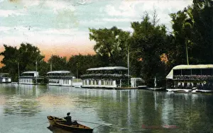 Drucke von Der Fluss Themse, Staines, in der Nähe von Egham, Surrey, England. Zeigt Hausboote Datum: 1909 Staines Drucke: Der Fluss Themse, Staines, Surrey