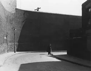 Brick Wall Architecture Drucke: Road sweeper at work