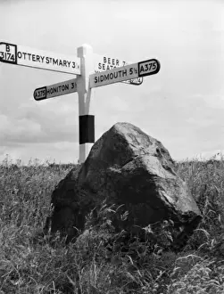 Drucke von Der Rolling Stone in der Nähe von Putts Corner im Dorf Gittisham im County Devon in England Gittisham Drucke: Der Rocking Stein