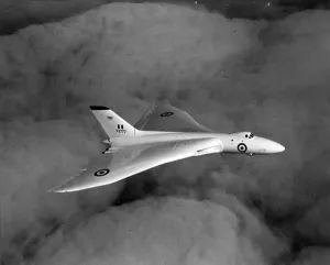 Vulkan-Bomber Drucke: Der zweite Prototyp der Avro Vulcan VX777 im Flug