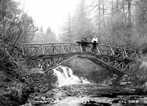 Gerahmter Druck : Bergbrücke Rustik, Glenariff Gerahmter Druck : Bergbrücke Rustik, Glenariff