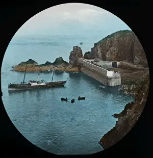 Lantern Slide Circa 1900 Drucke: Sark - Outside the Harbour