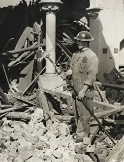 The Blitz 1940s Drucke: Saving the processional cross - The Blitz