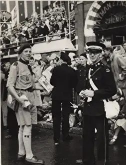 London Street Scene 1950s Drucke: Scout selling Coronation programmes
