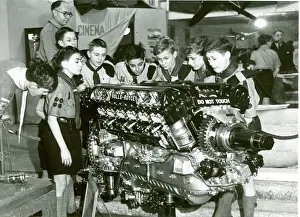 Jäger mit einem Rolls-Royce-Motor