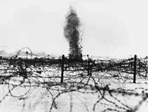 World War 1 Battlefield Drucke: A shell explodes 1916